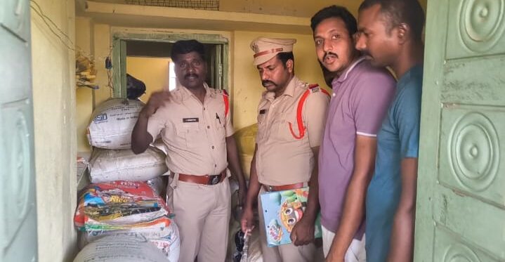 ములుగులో అక్రమంగా నిల్వ చేసిన పీడీఎస్ బియ్యం స్వాధీనం