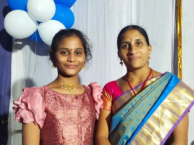 ఒకే రోజు తల్లీ–కూతుళ్ల పుట్టినరోజు సంబరం