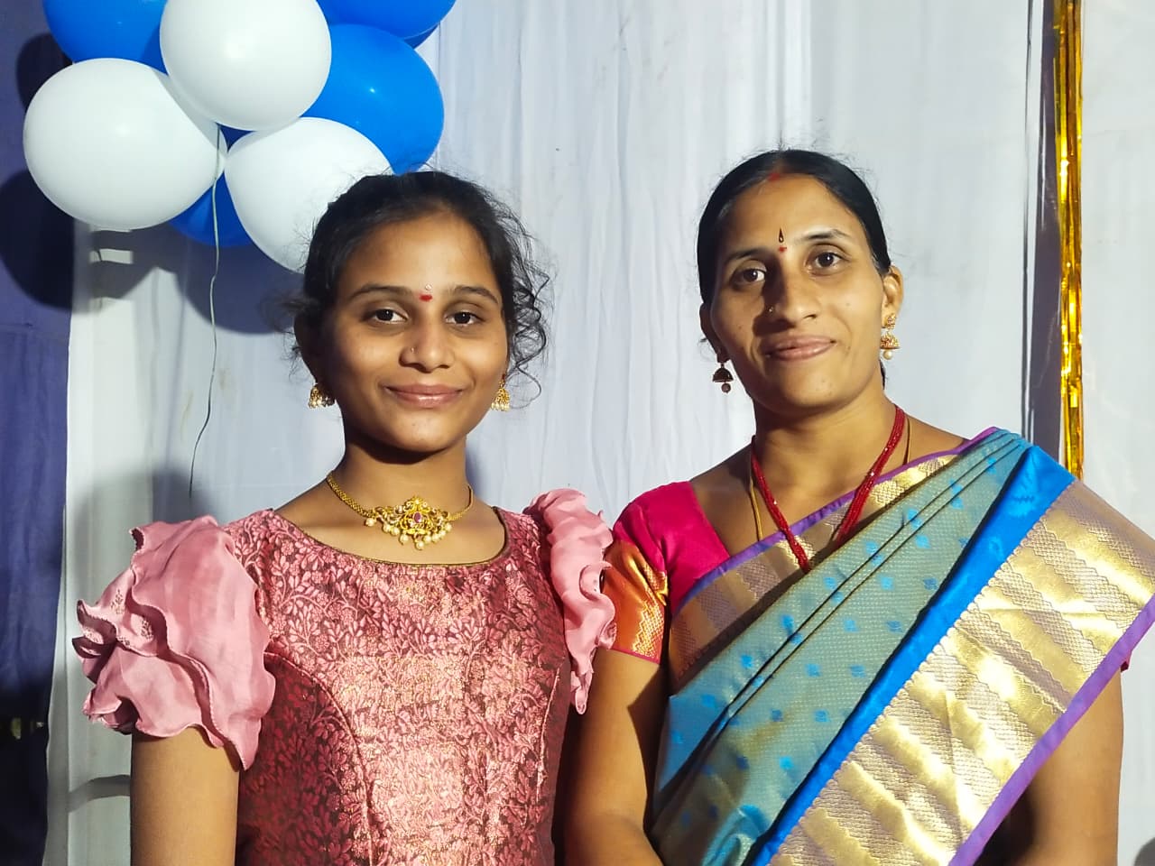 ఒకే రోజు తల్లీ–కూతుళ్ల పుట్టినరోజు సంబరం