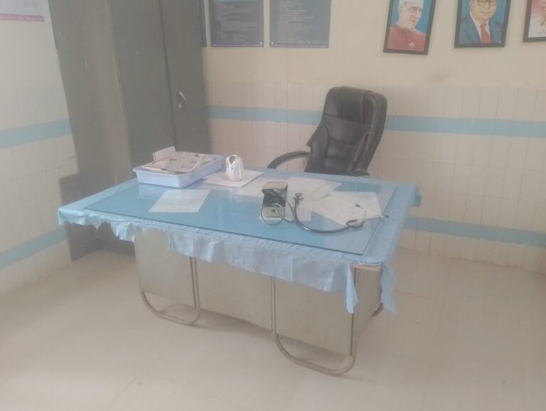 సమయపాలన లేని వైద్య సిబ్బంది.. రోగుల ఇబ్బందులు..!