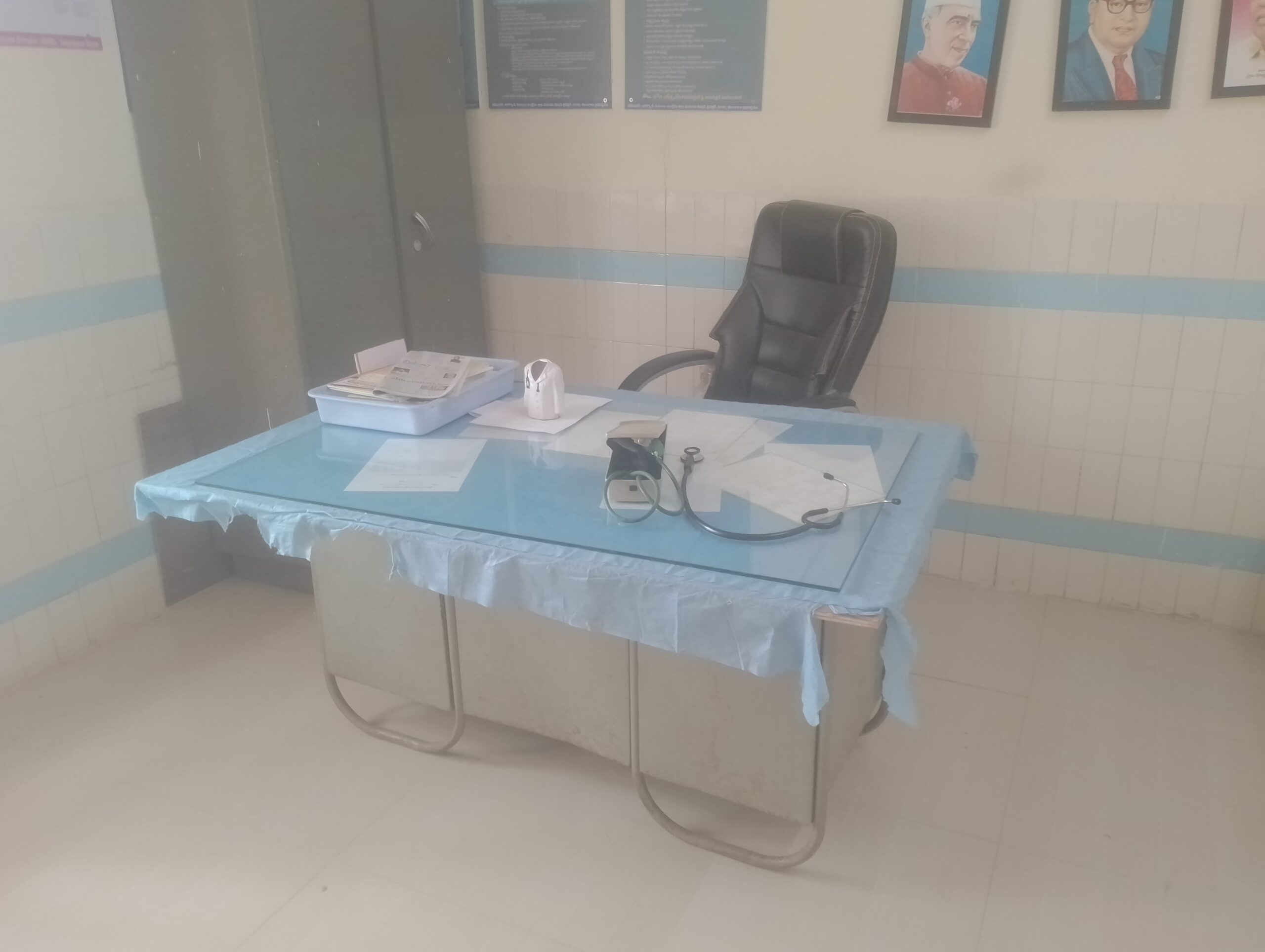 సమయపాలన లేని వైద్య సిబ్బంది.. రోగుల ఇబ్బందులు..!