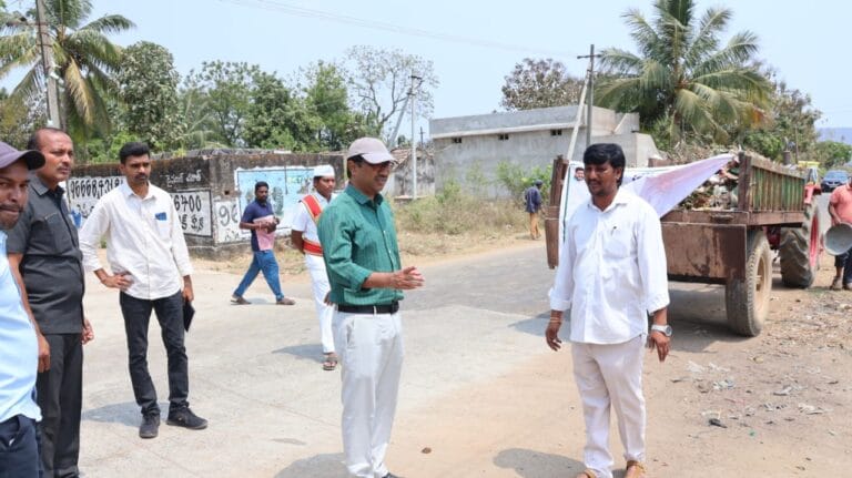 కాసిందేవిపేటలో పారిశుద్ధ్యానికి కలెక్టర్ ప్రశంసలు