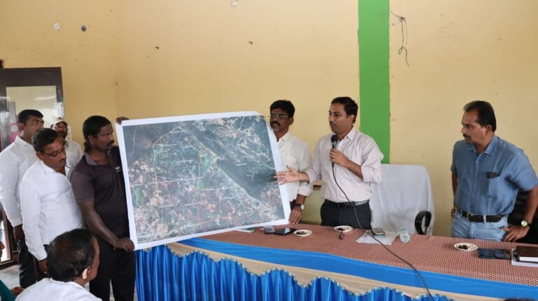 రామచంద్రపురం భూముల రీ సర్వేకు రైతులు సహకరించాలి