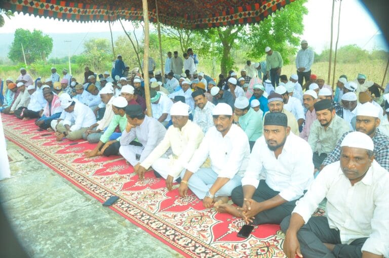 కాసిందేవిపేటలో ఘనంగా రంజాన్ ప్రత్యేక ప్రార్థనలు