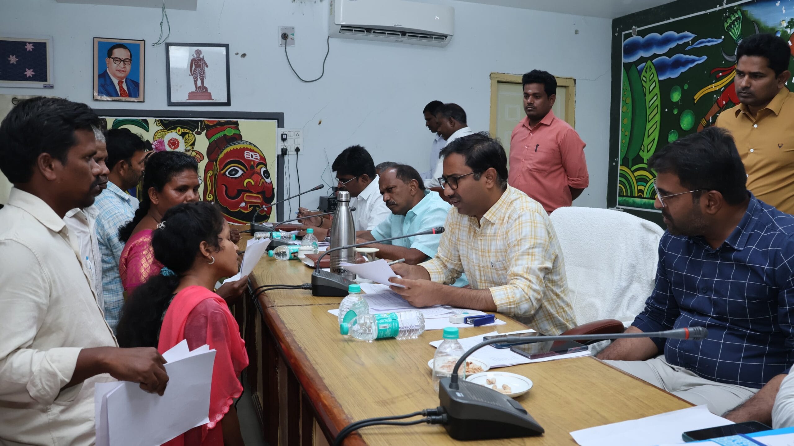 గిరివాణిలో వినిపించిన గిరిజనుల గోసలు