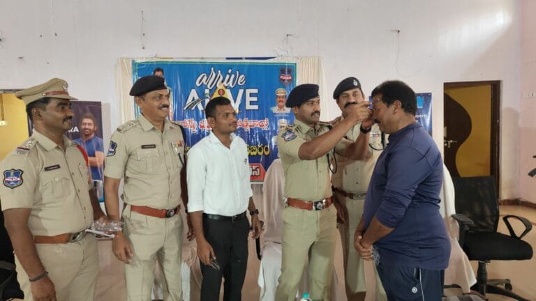 డ్రైవర్ల భద్రతపై ఉచిత కంటి శిబిరం