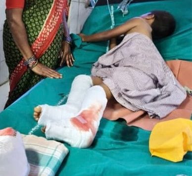 పూజారి కొడుకు ప్రమాదం పట్ల మంత్రి సీతక్క బాధ్యత వహించాలి