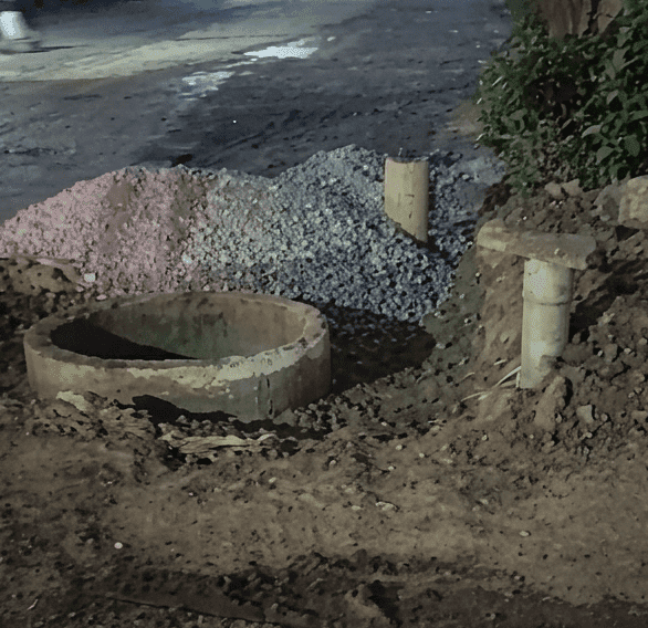 మిషన్ భగీరథ పైప్‌లైన్‌పై రోడ్డు నిర్మాణం 