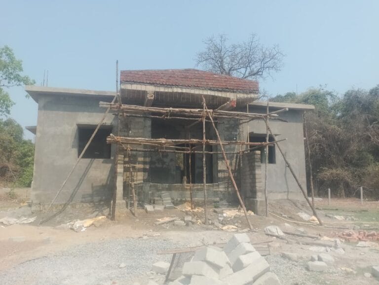 పంచాయతీ భవన నిర్మాణంపై పర్యవేక్షణ లోపం..!