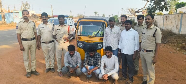 చెల్లిని ప్రేమించిన యువకుడి తండ్రిని కిడ్నాప్ చేసిన అన్న