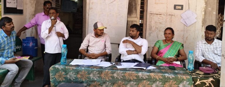 వెంకటాపురం మార్కెట్ ఆసీలు వేలం రూ.5.56 లక్షలు