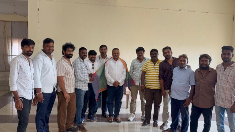 ఫ్లెక్సీ ఓనర్స్ అసోసియేషన్ అధ్యక్షునిగా సలుపాల శ్రీనివాస్