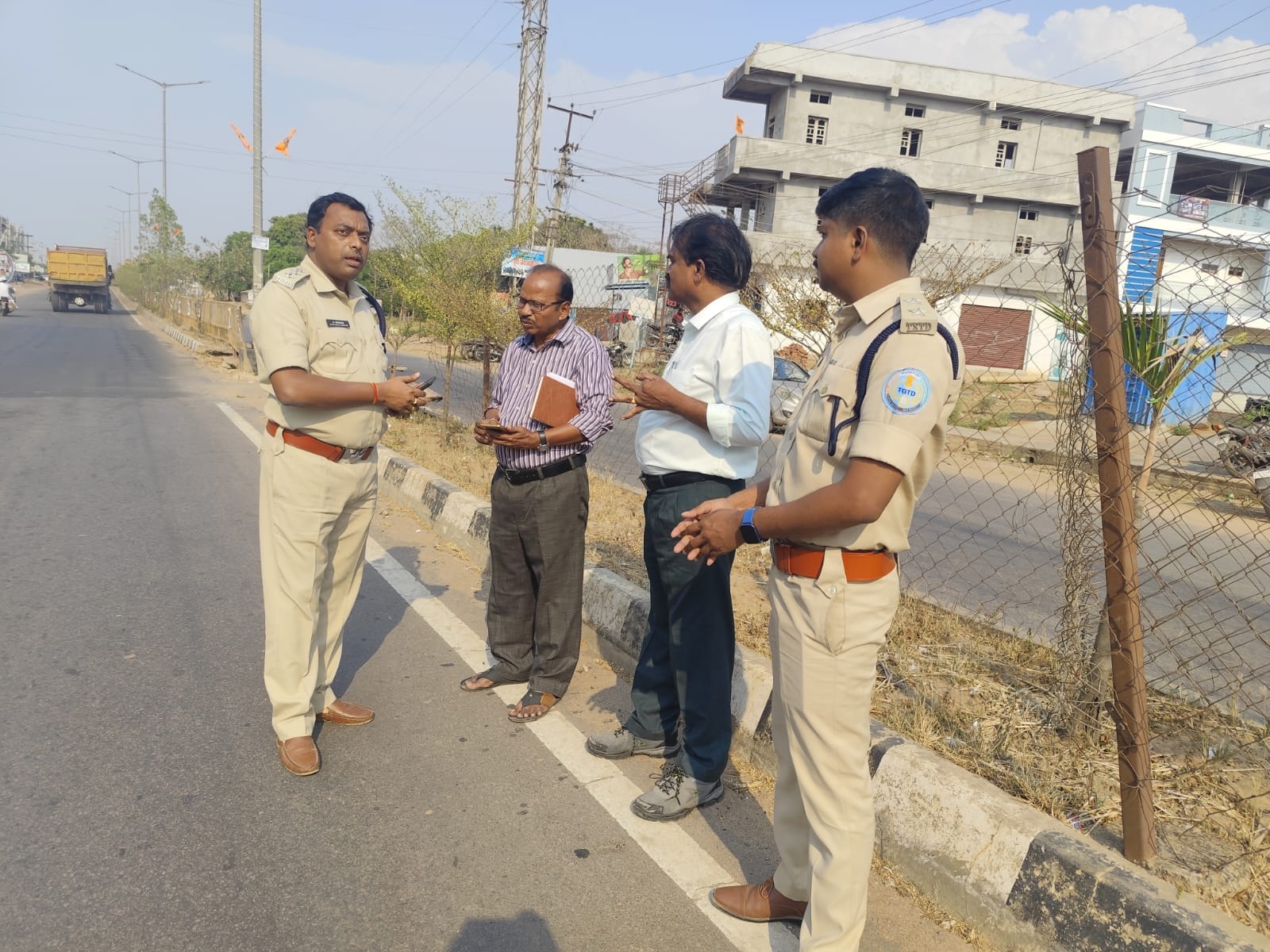 కోర్టు ప్రాంతంలో ట్రాఫిక్ సమస్యకు యూ-టర్న్ పరిష్కారం