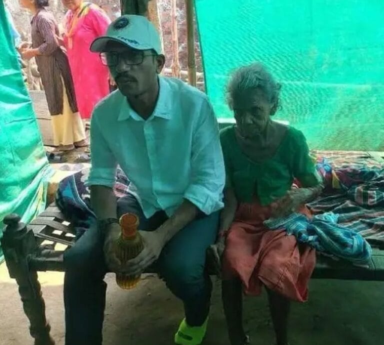 30 ఏళ్ల తర్వాత తల్లిని కలిసిన దామోదర్