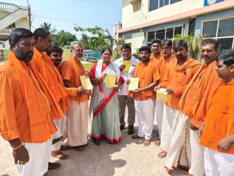 హనుమాన్ నగర సంకీర్తనకు సీతక్కకు ఆహ్వానం