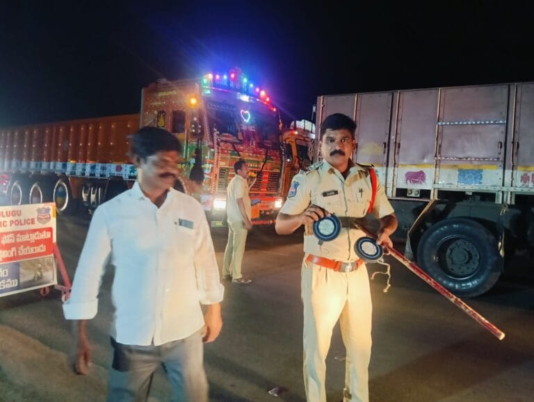 అక్రమ ఎల్ఈడి లైట్లపై పోలీసుల కఠిన చర్యలు
