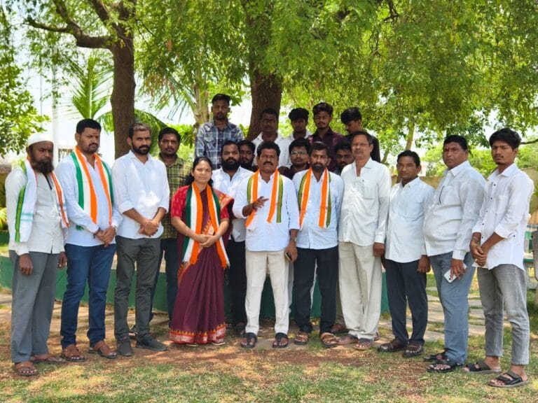 మాలోత్ కవిత వ్యాఖ్యలపై కాంగ్రెస్ నేతల మండిపాటు