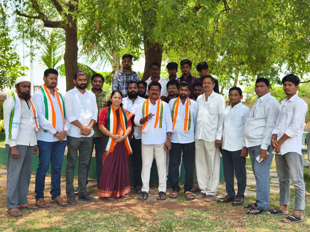 మాలోత్ కవిత వ్యాఖ్యలపై కాంగ్రెస్ నేతల మండిపాటు