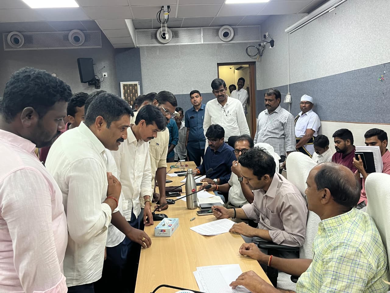 ఎస్సీ, ఎస్టీ, బీసీ కాంట్రాక్టర్లకు అన్యాయం చేసే జీవో 17 రద్దు చేయాలి