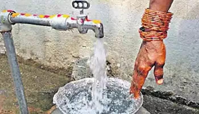 గుర్రేవులలో తాగునీటి కష్టాలు