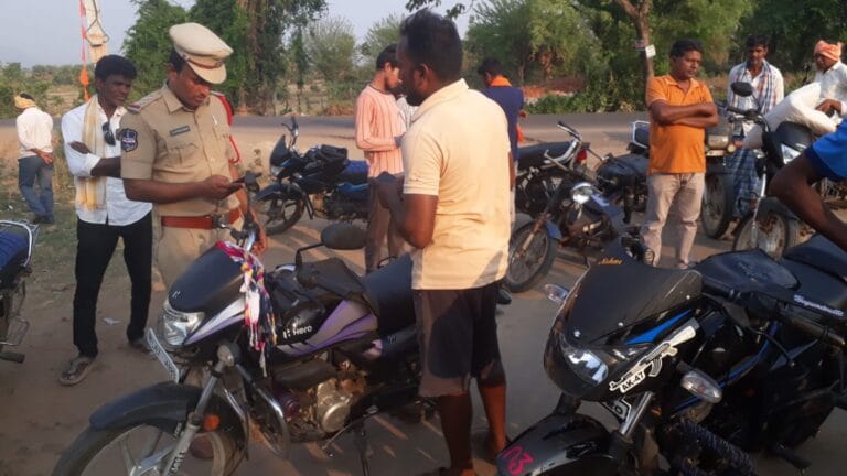 వెంకటాపురంలో విస్తృతంగా వాహనాల తనిఖీలు